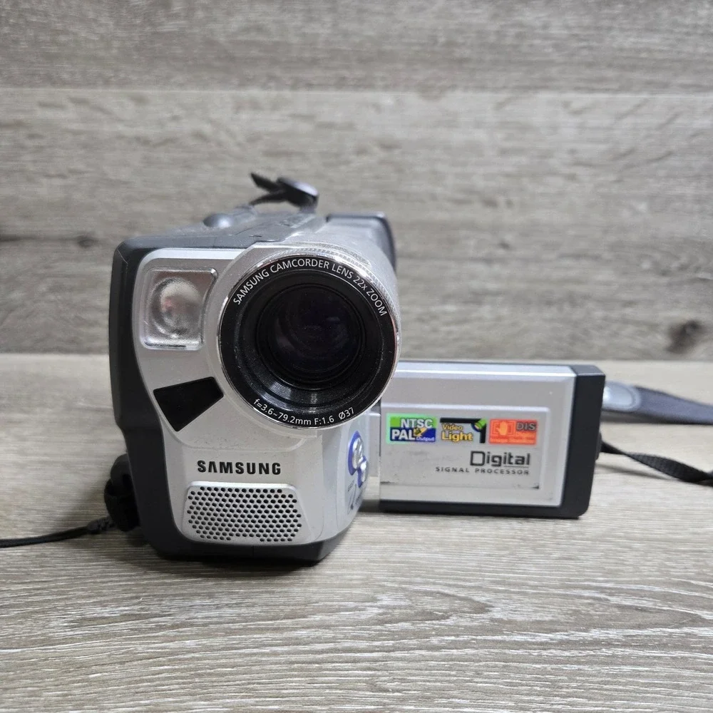 Samsung SCL906 NTSC Video Camera Camcorder (No battery or charger) As Is